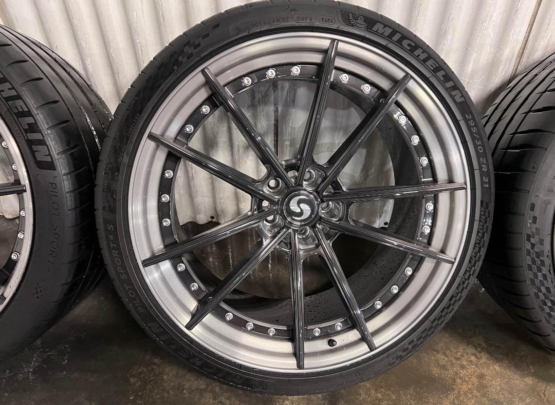 21'' signature SV301s wheels with Michelin Pilot Sport 4s tires. - Image 5