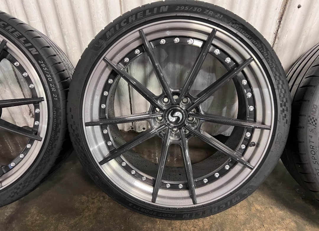 21'' signature SV301s wheels with Michelin Pilot Sport 4s tires. - Image 4