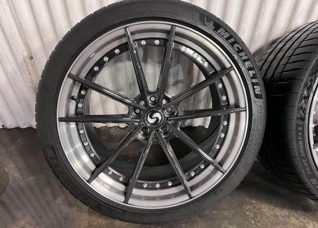 21'' signature SV301s wheels with Michelin Pilot Sport 4s tires. - Image 2