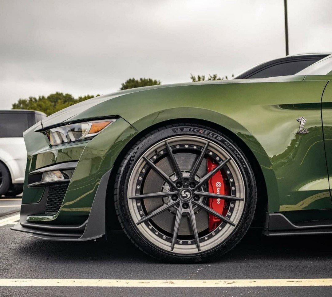 21'' signature SV301s wheels with Michelin Pilot Sport 4s tires. - Image 6