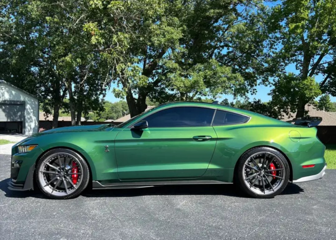 21'' signature SV301s wheels with Michelin Pilot Sport 4s tires. - Image 10